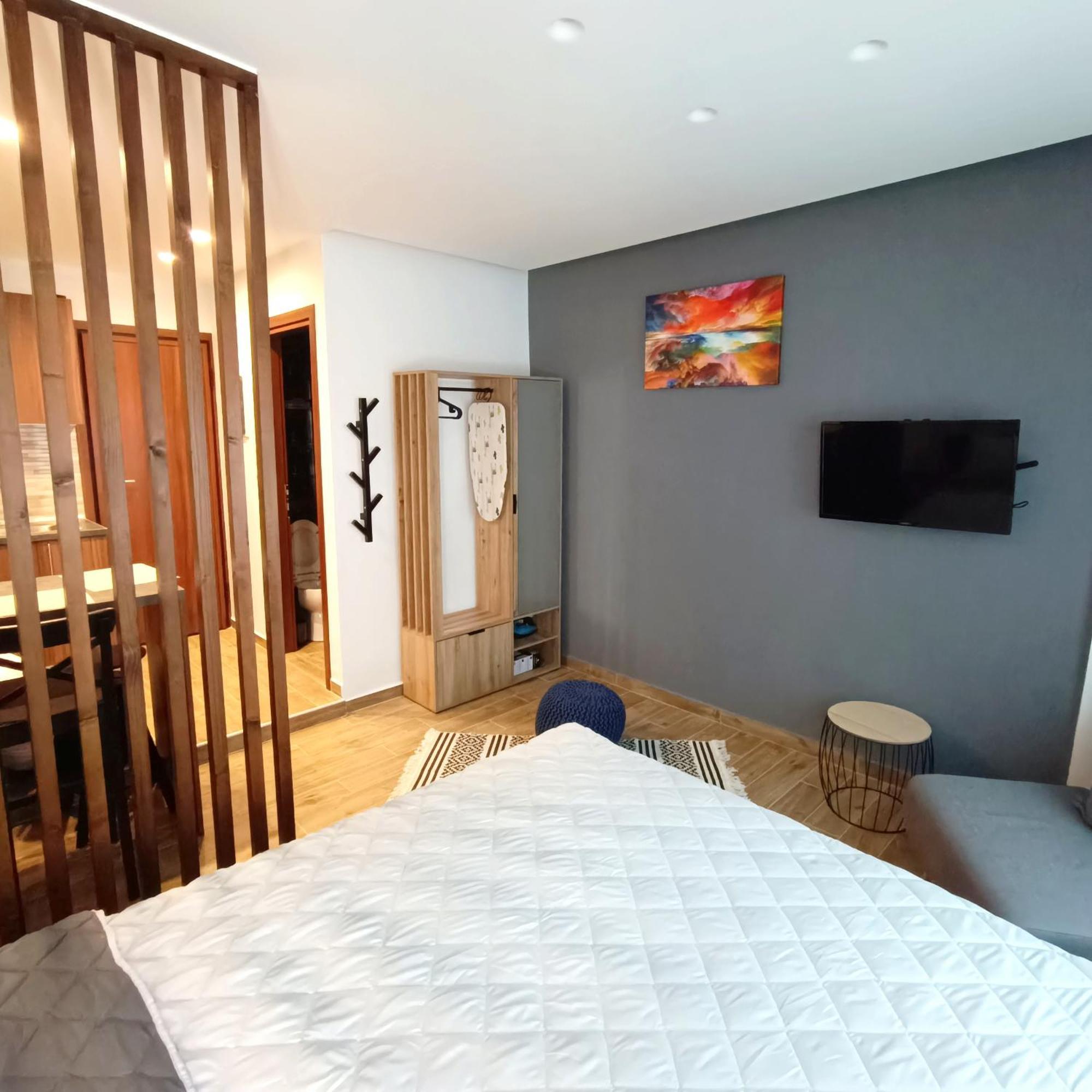 Purple Tulip Center Apartment