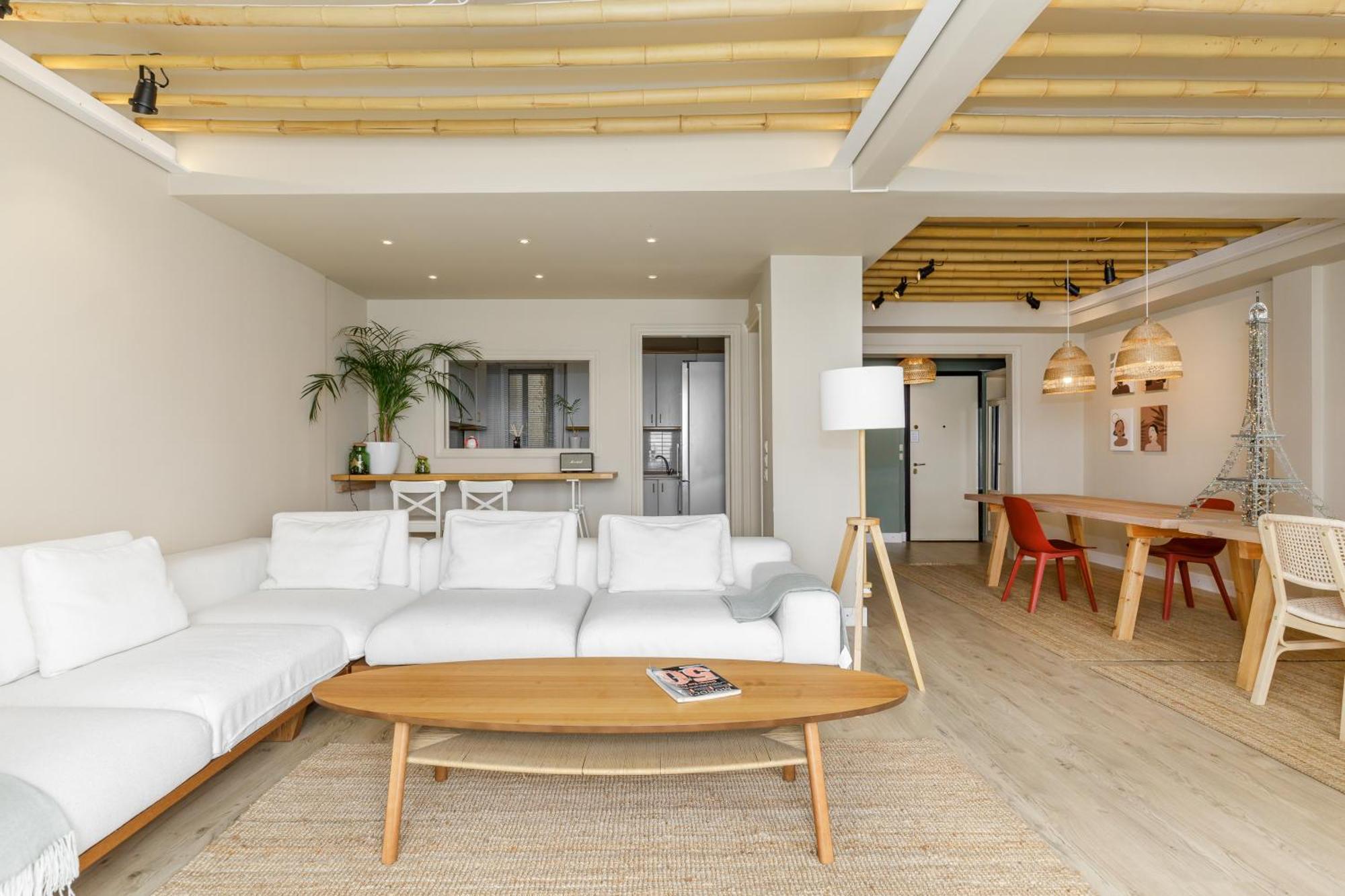 Infinity & Beyond By Halu! - Seafront Apartment