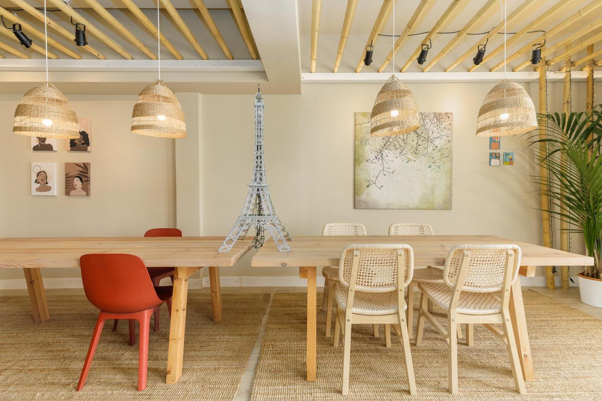 Infinity & Beyond By Halu! - Seafront Apartment *