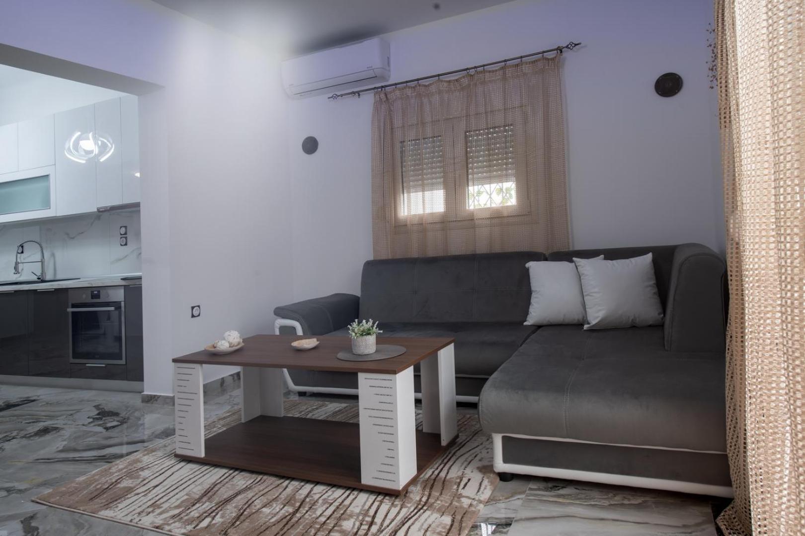 Luxe Suite, Chrysa's Private Getaway *