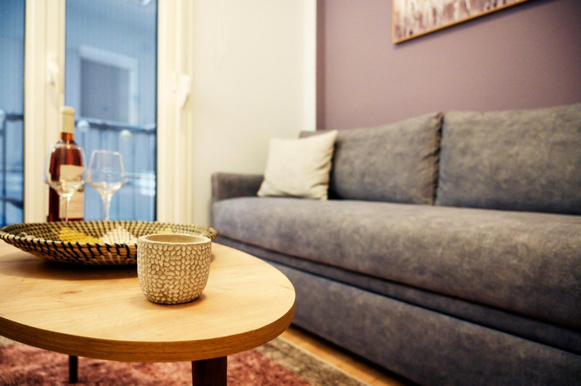 Modern Downtown Flat By Golden H&r *