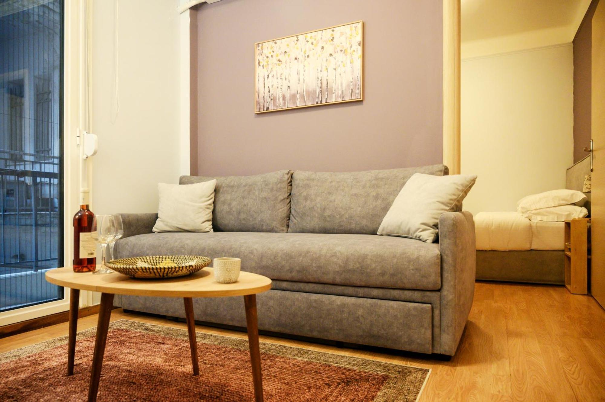 Modern Downtown Flat By Golden H&r Apartment