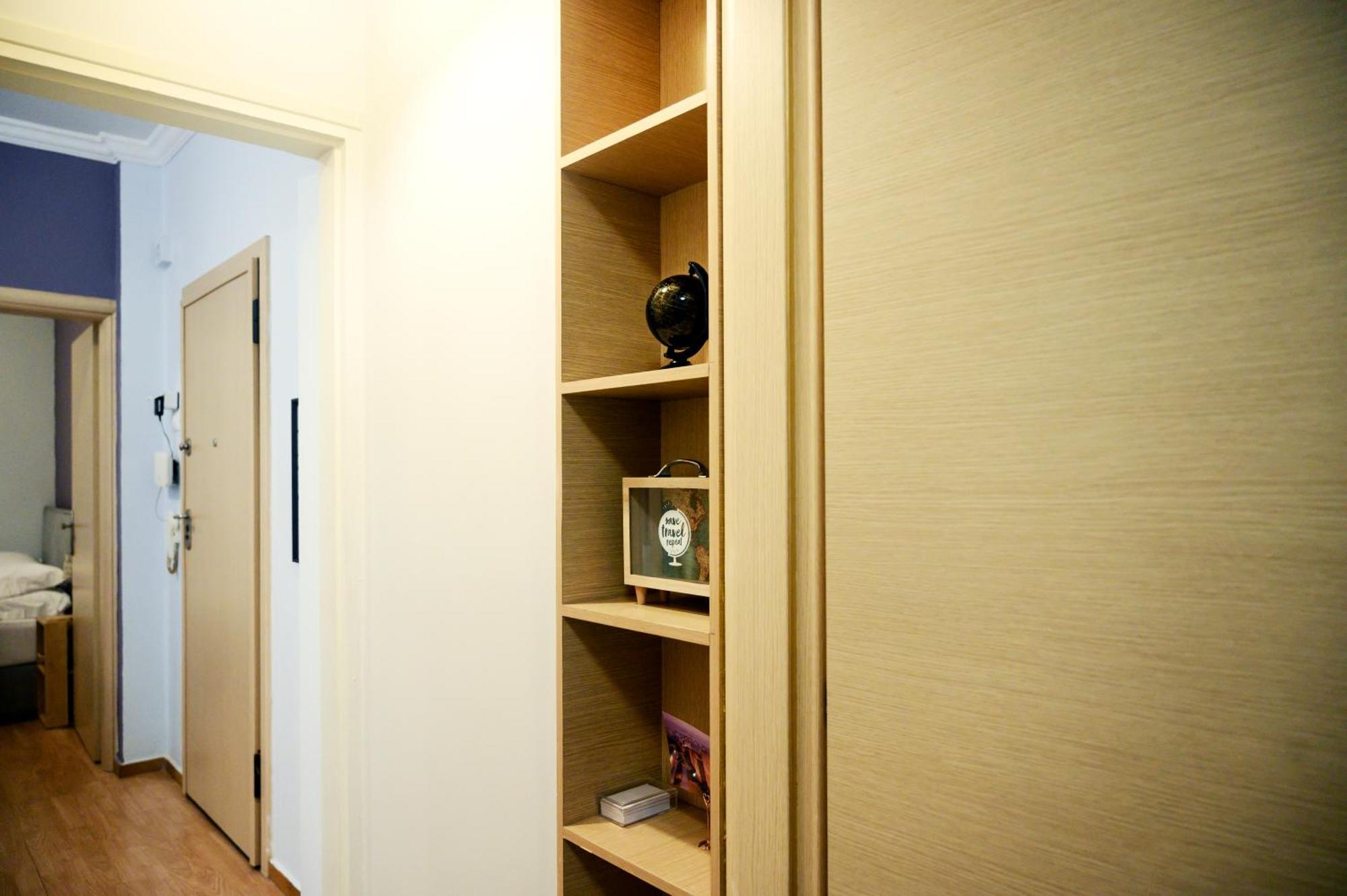 Modern Downtown Flat By Golden H&r