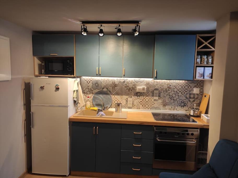 Floating, Cosy 8' Walk From The Seaside Apartment *