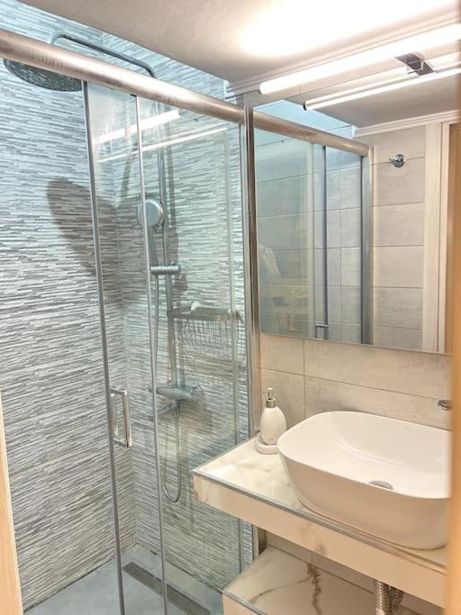 Modern And Comfort * Selanik