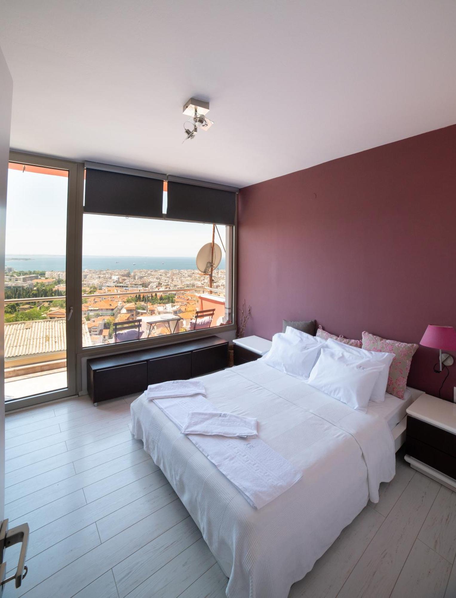 Urban View Apartment *