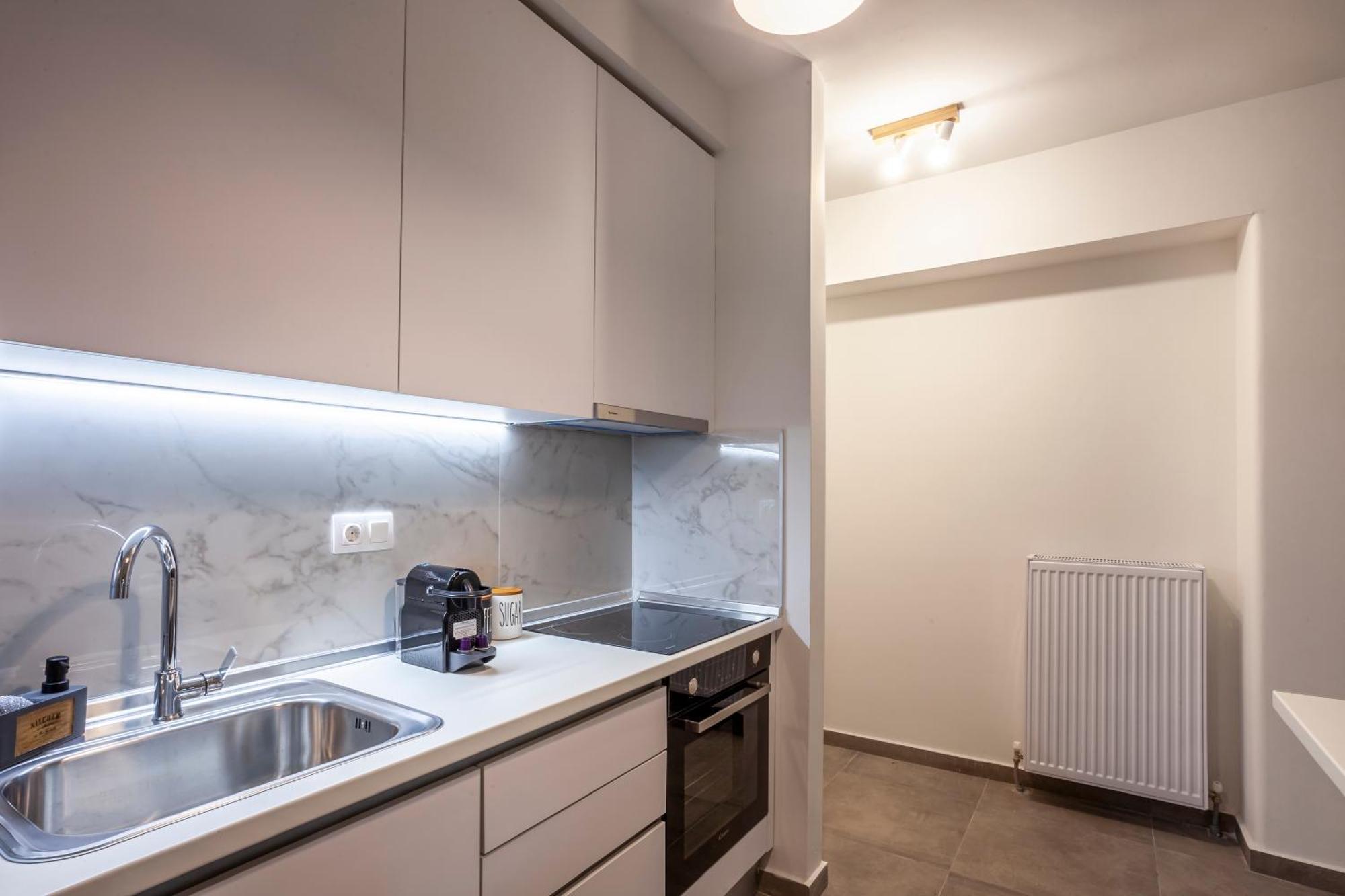 Aretha-simone-your Urban Apartment Thessaloniki