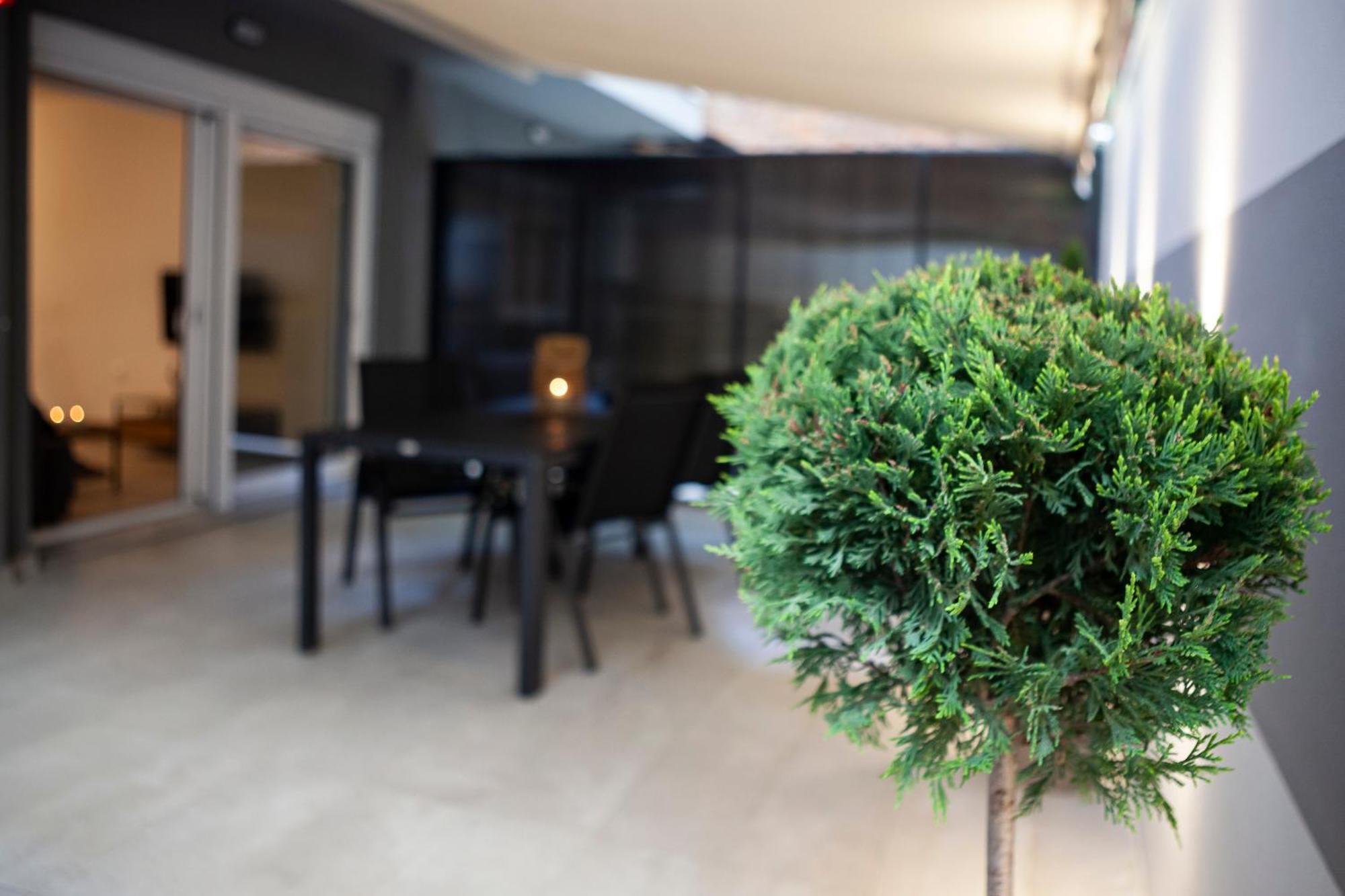 Aretha-simone-your Urban Apartment Thessaloniki