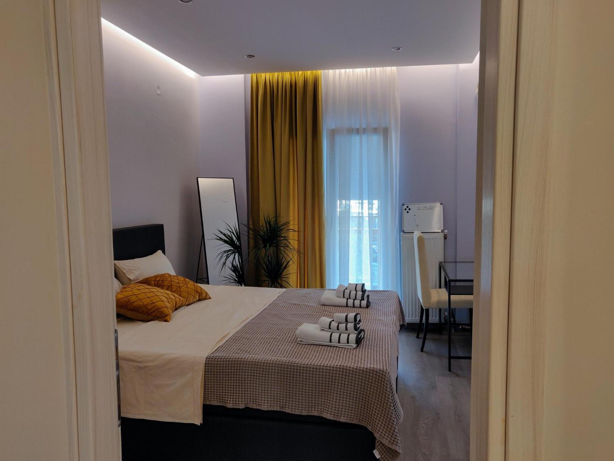 Luxury With King-sized Bed Apartment