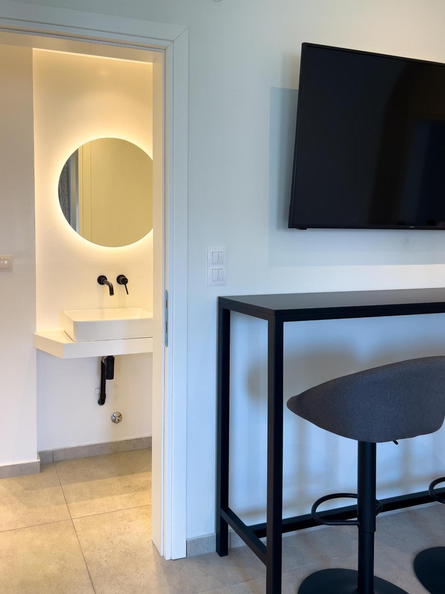 Apartment Homevision - Minimal, Quiet And Central