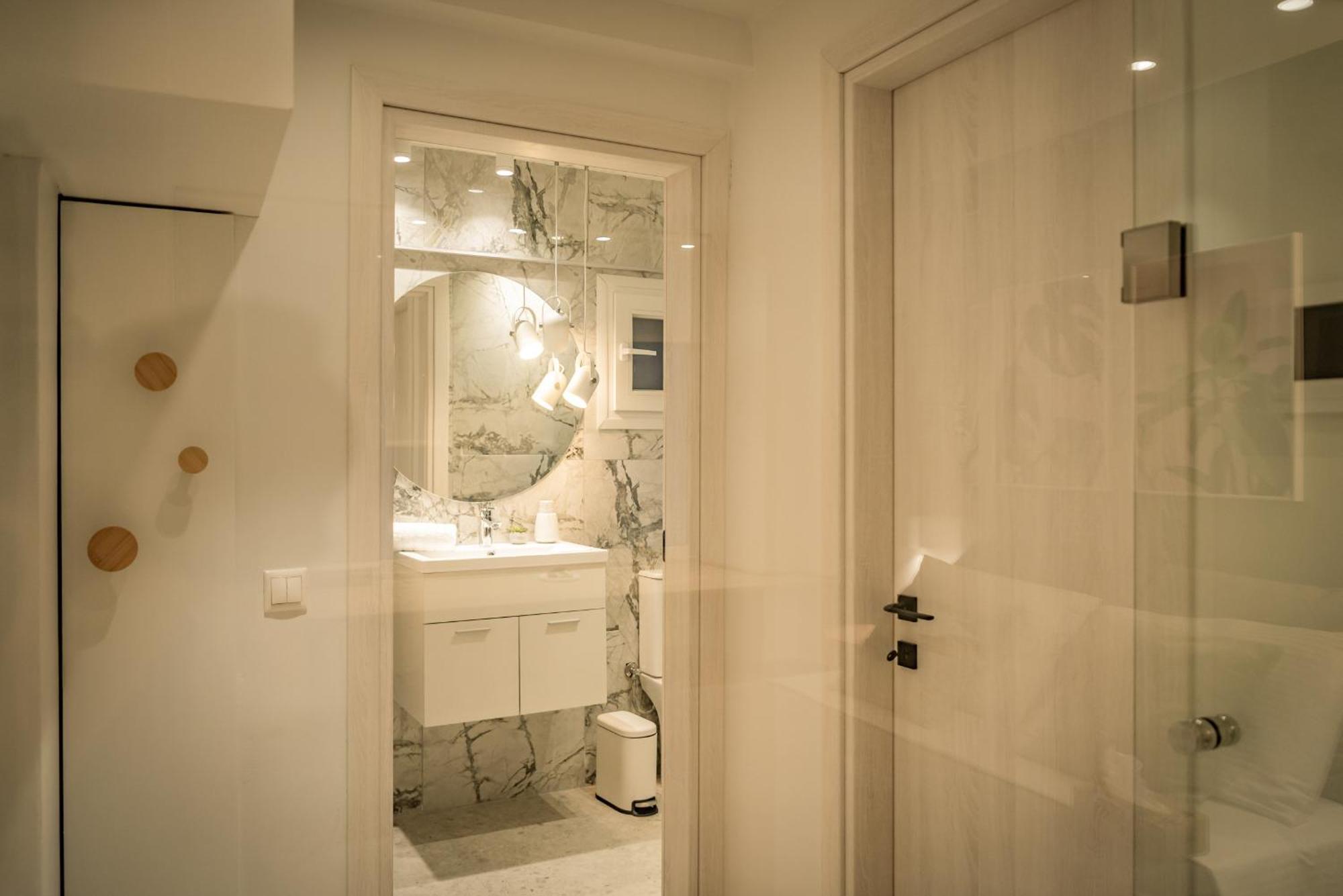 The Glass House Apartment *