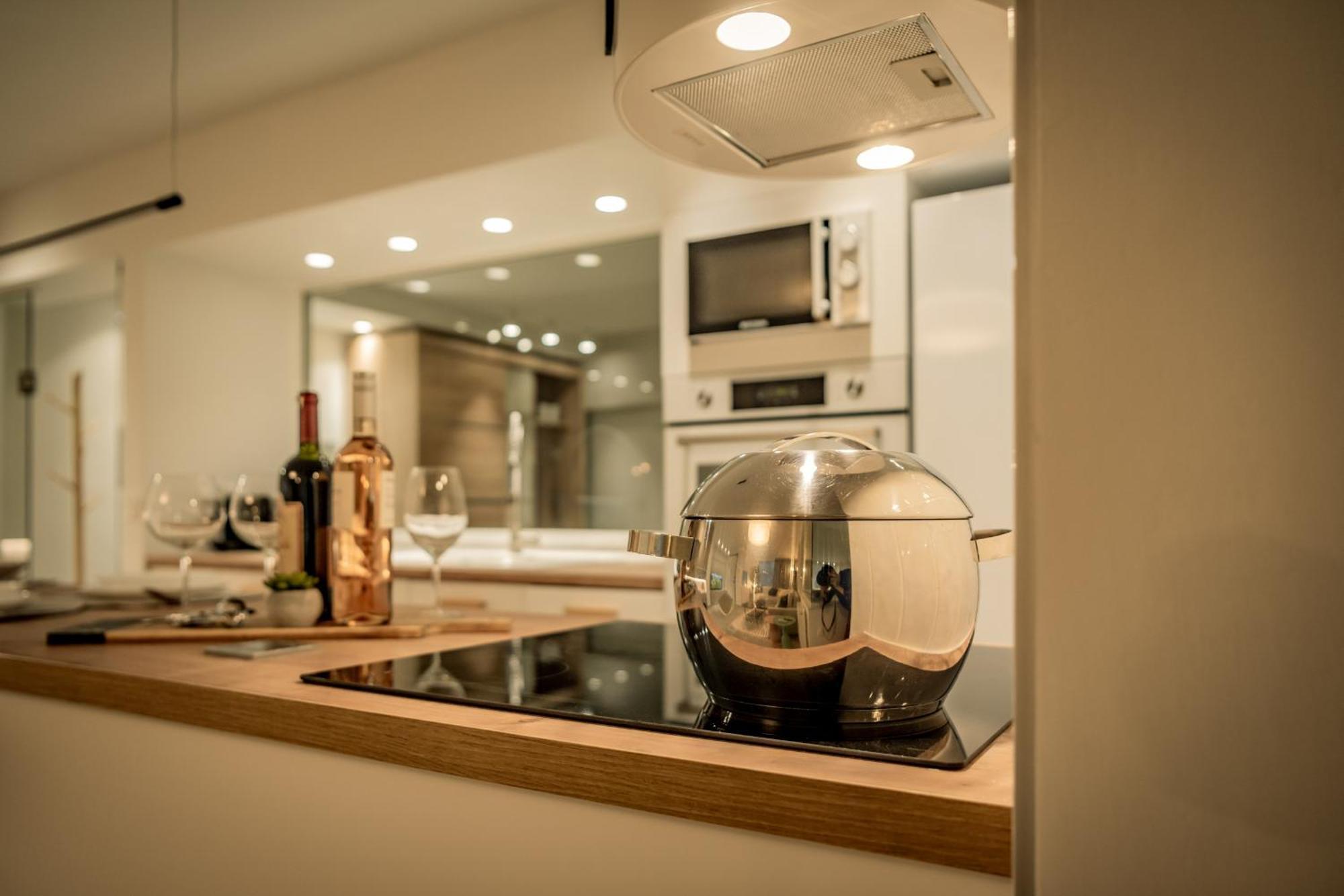The Glass House Apartment *