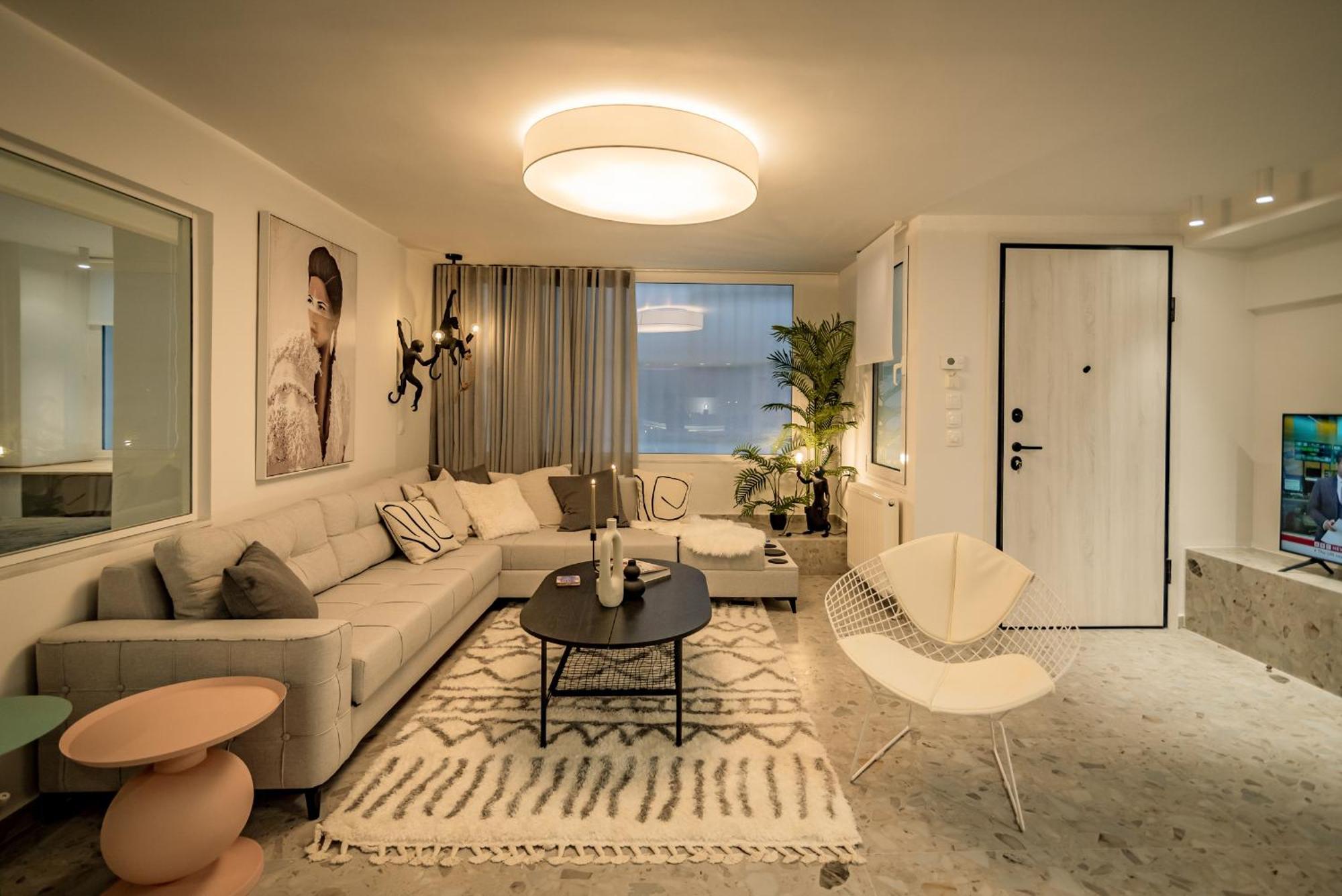 The Glass House Apartment