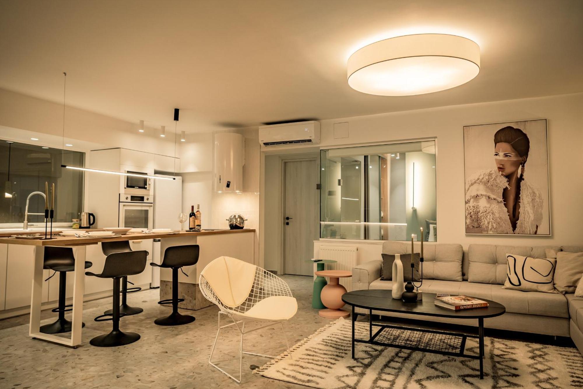 The Glass House Apartment *