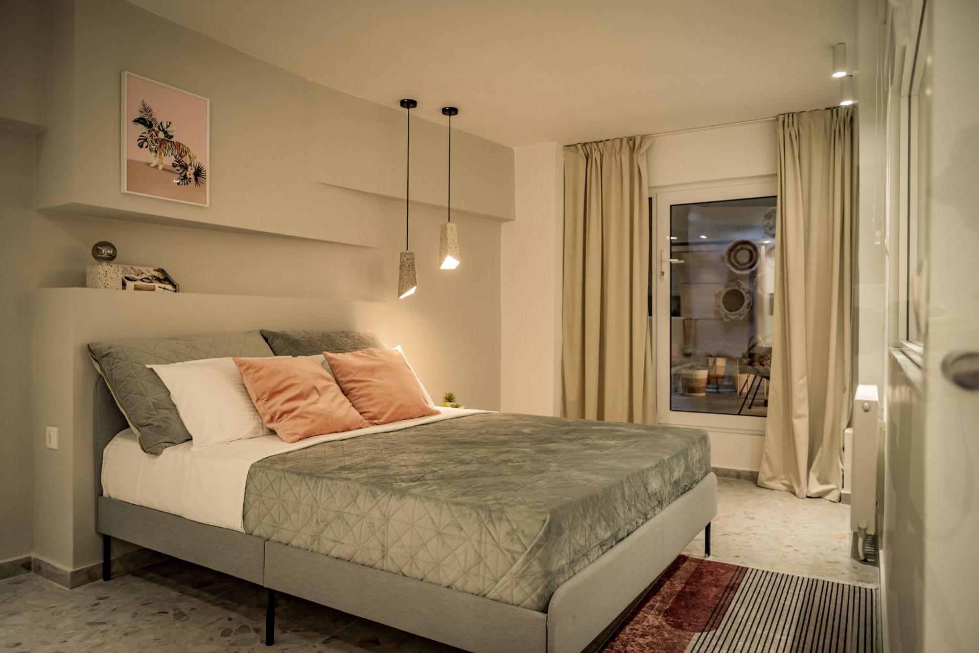 The Glass House Apartment *
