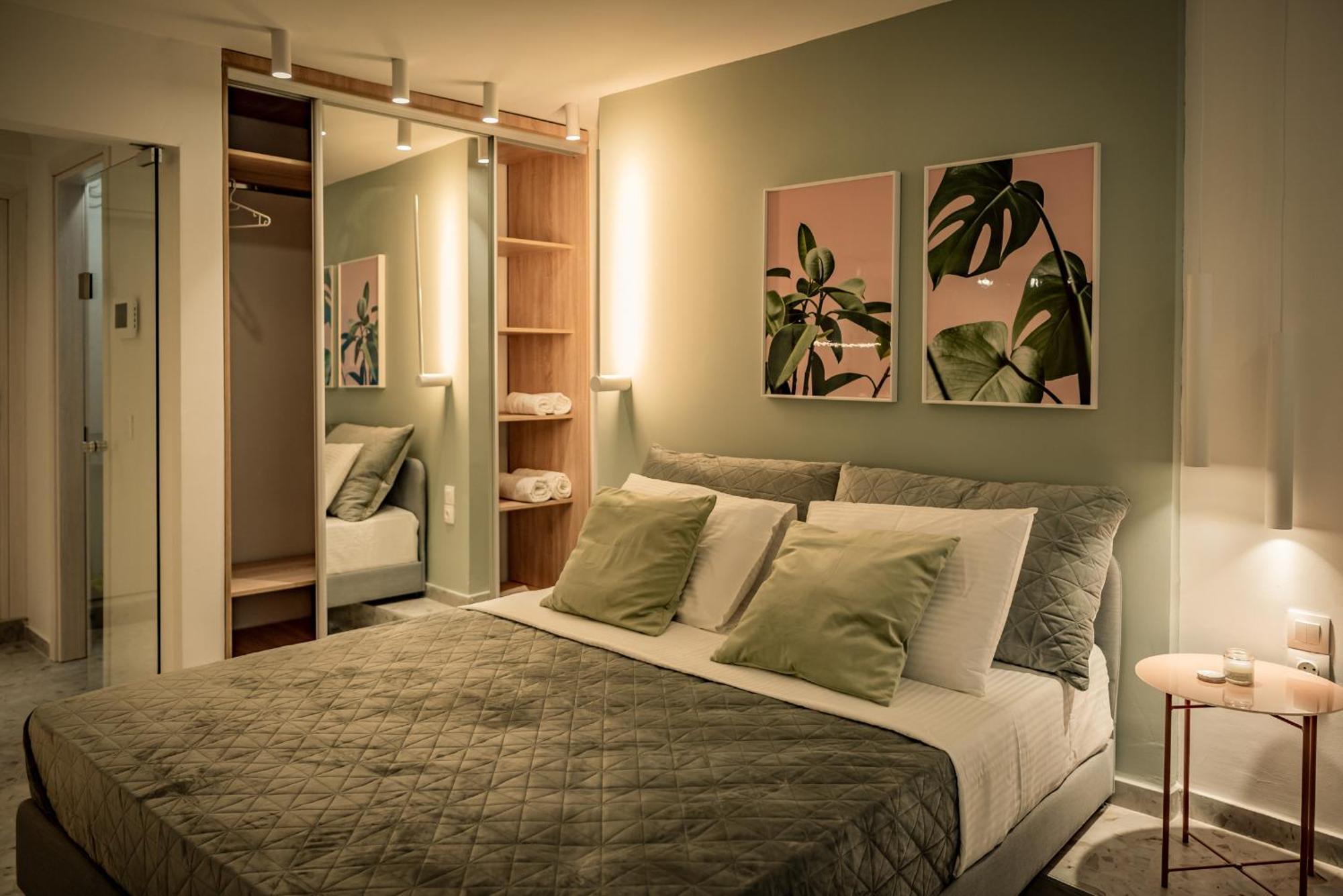 The Glass House Apartment