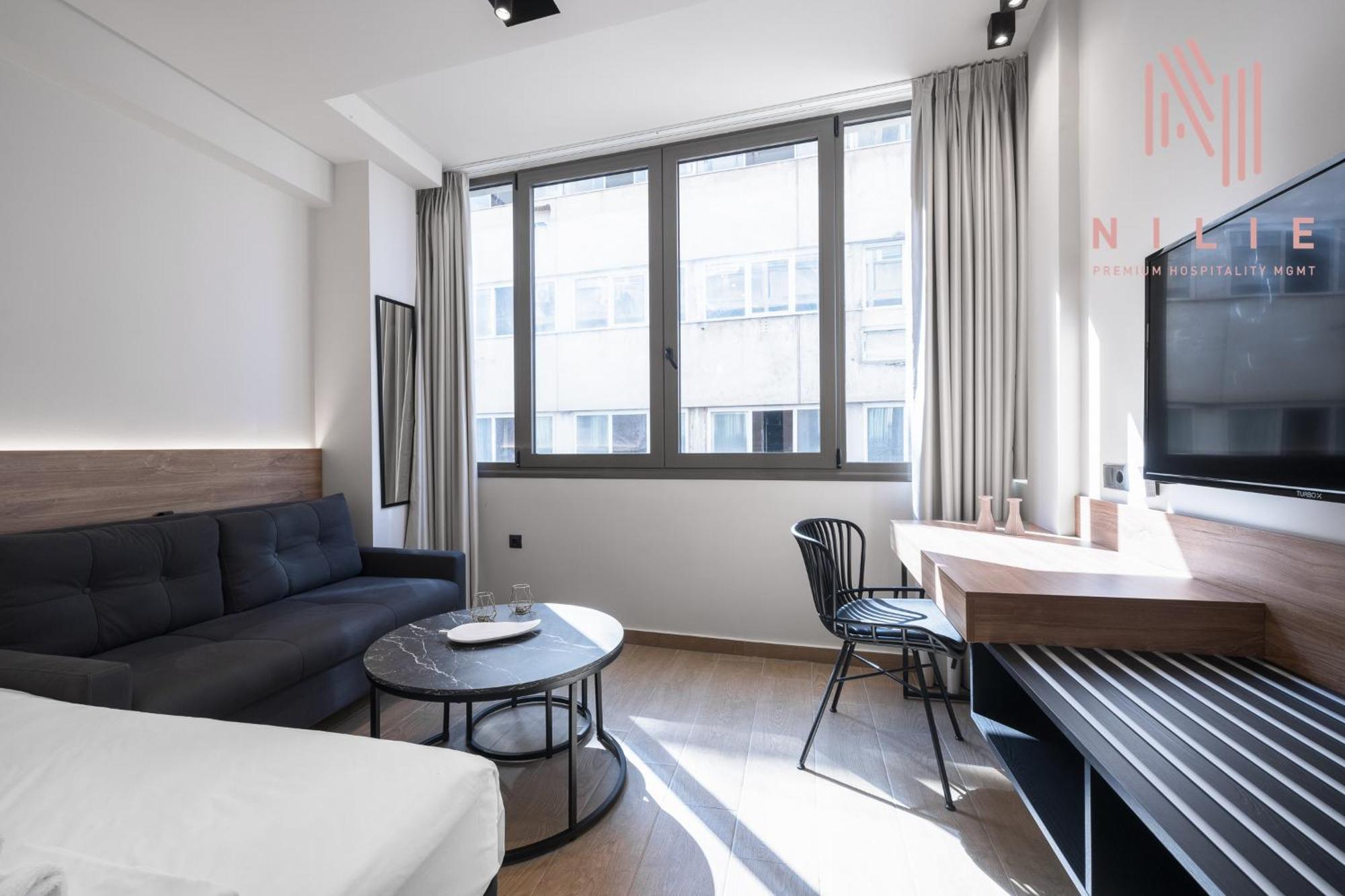 Vellow Door, Nilie Hospitality Mgmt *