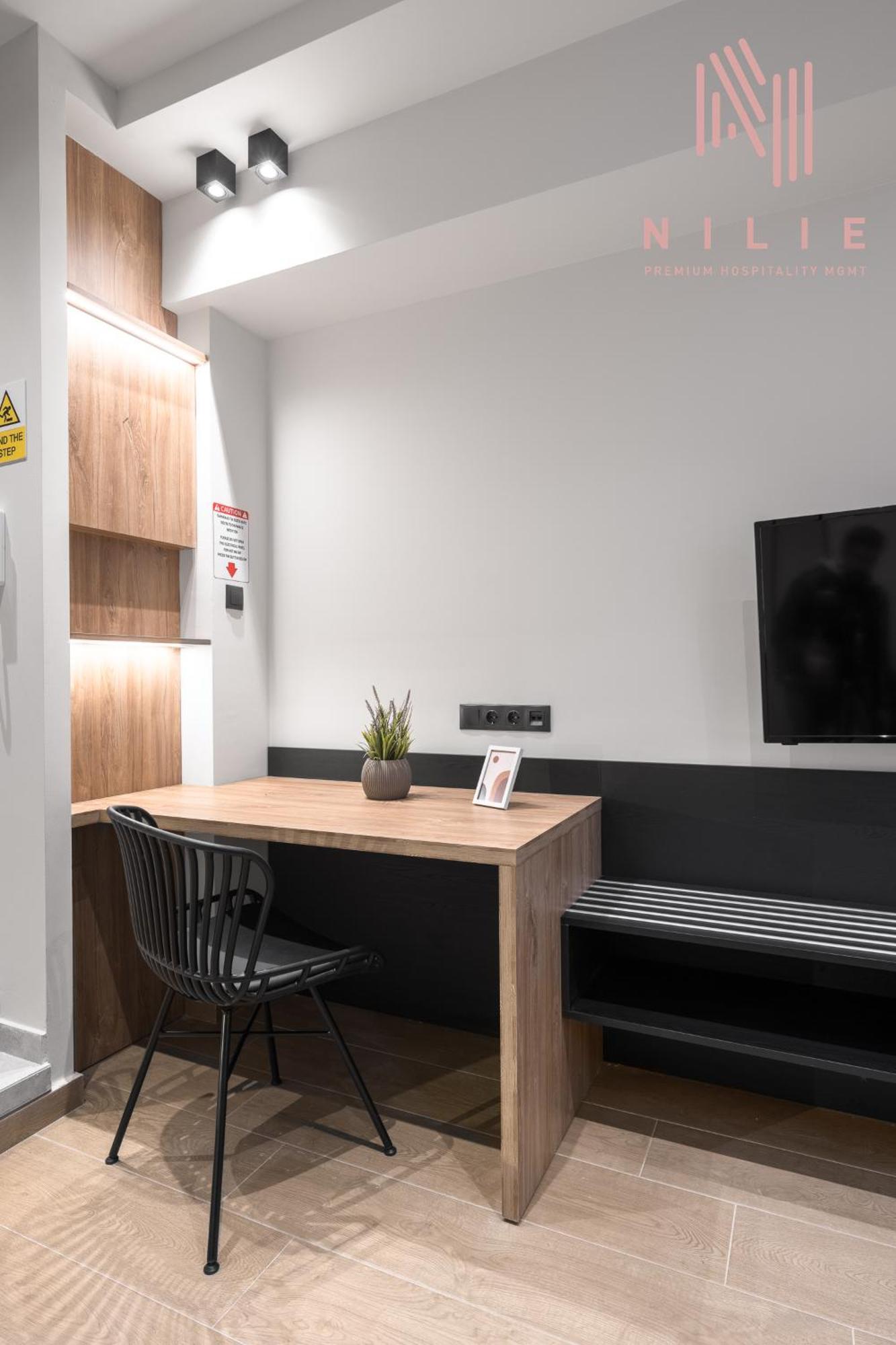 Vellow Door, Nilie Hospitality Mgmt *