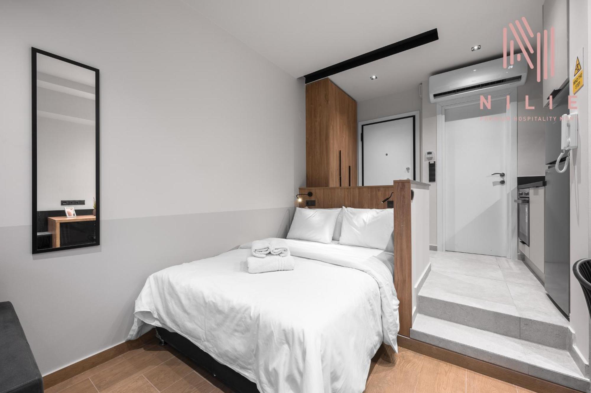 Vellow Door, Nilie Hospitality Mgmt *