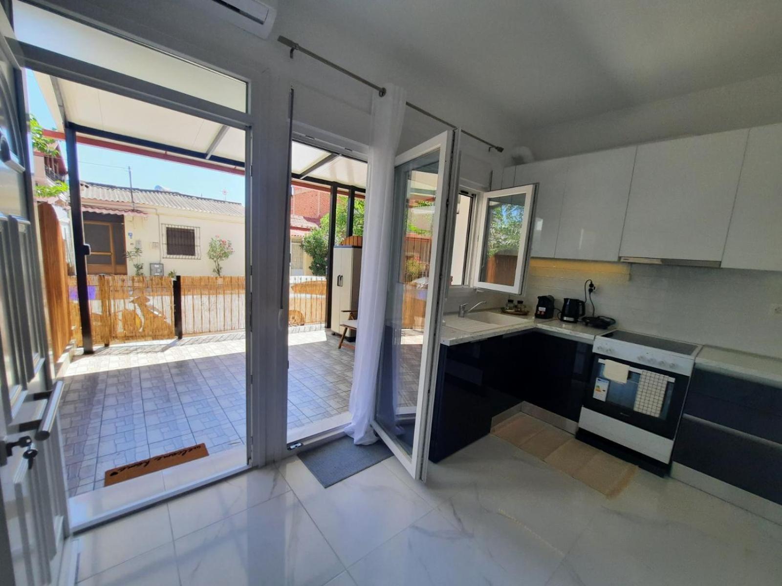 Apartment House B Diavata, *