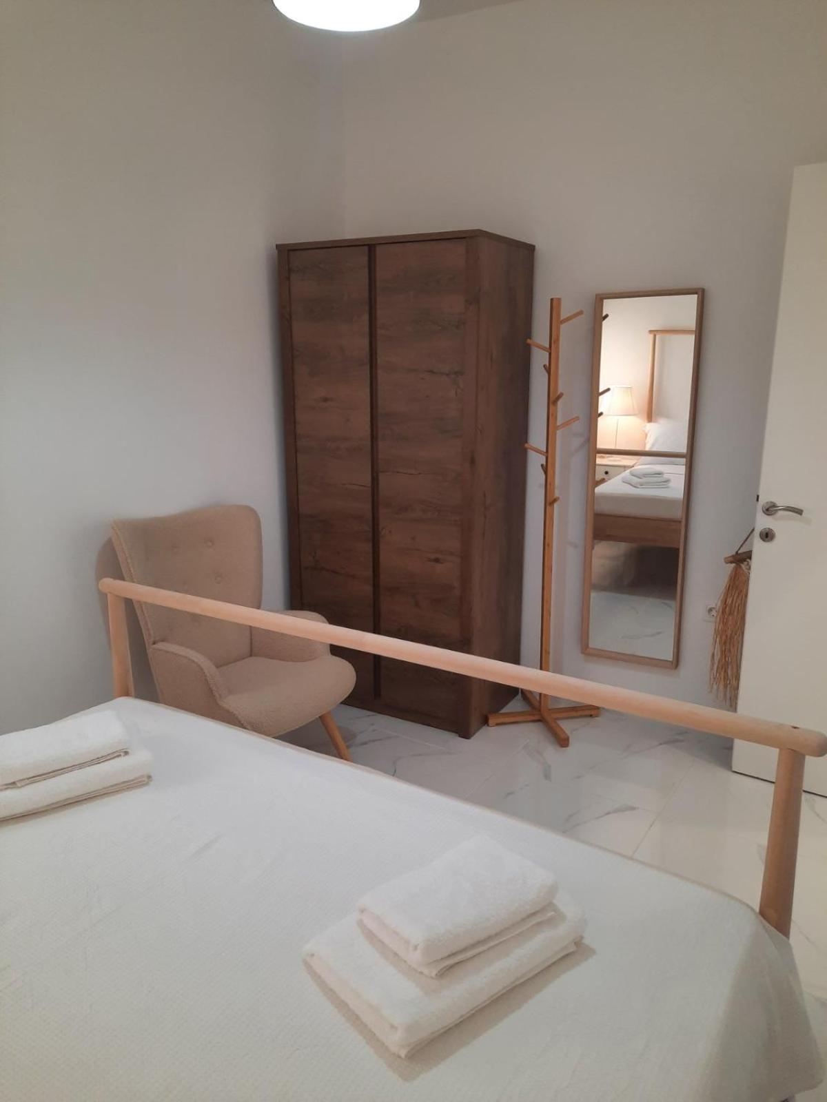 Apartment House B Diavata, *