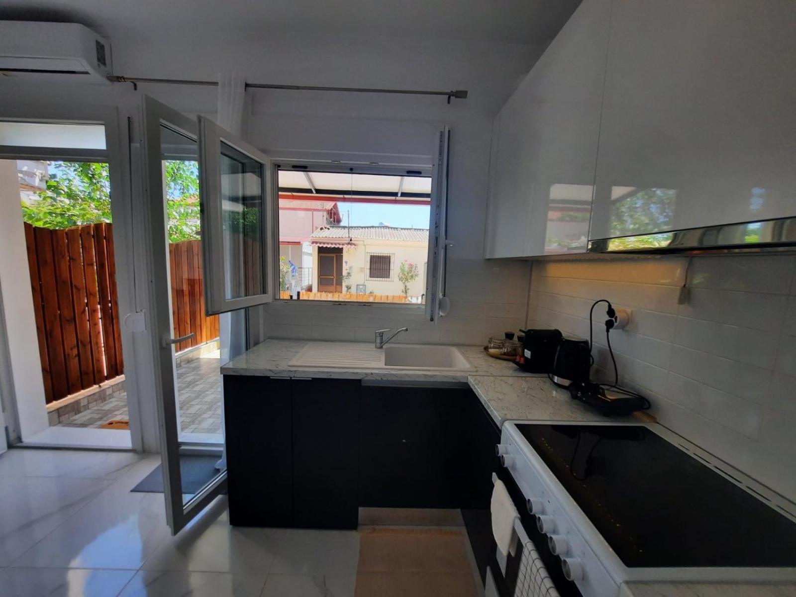 Apartment House B Diavata, *