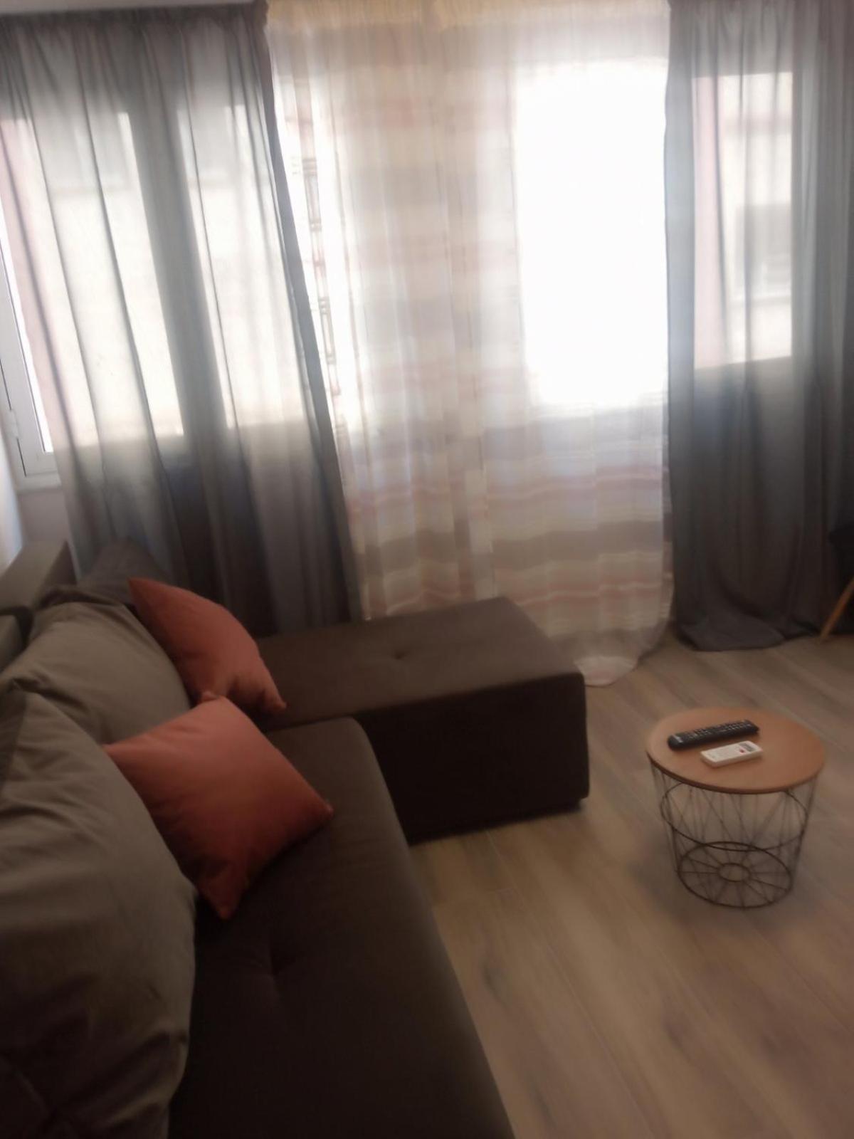Polit Luxury Aprt 2 Bedrooms Căn hộ *