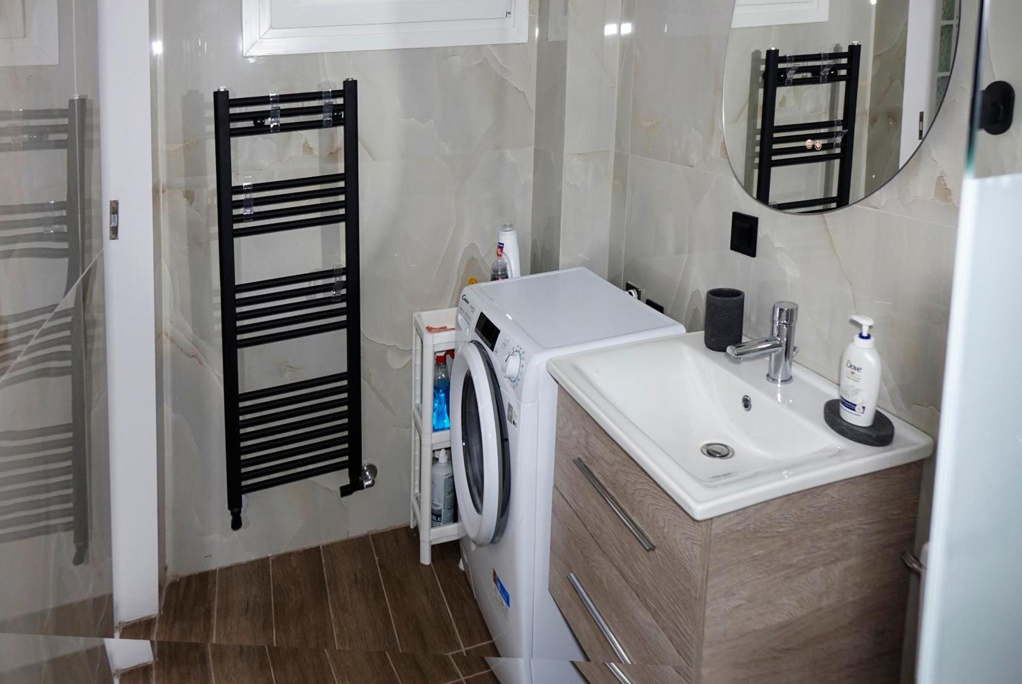 Elpida Apartment *