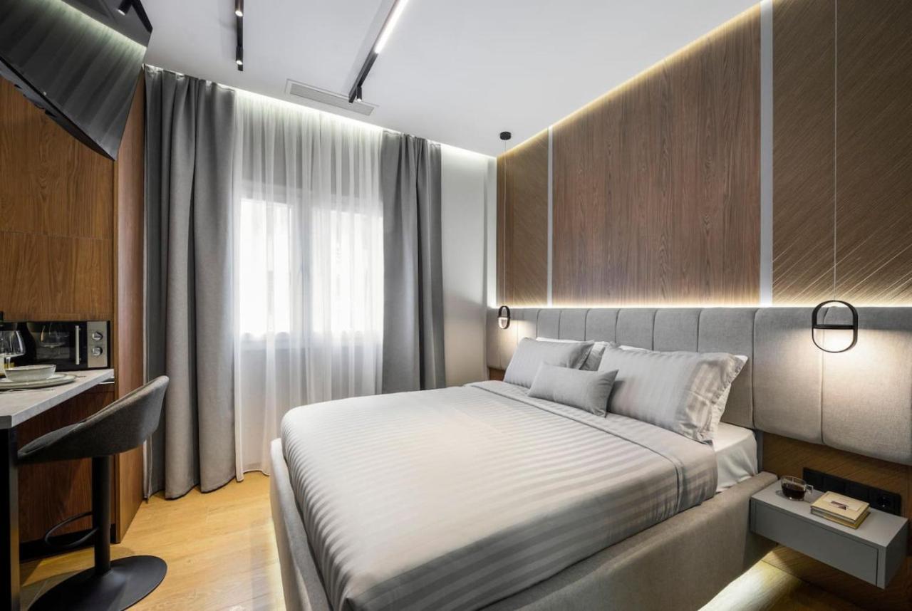 Apartment Aristotelian Virtues - Tharros *