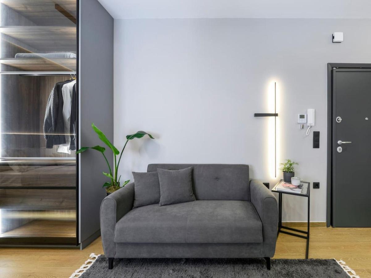 Aristotelian Virtues - Tharros Apartment