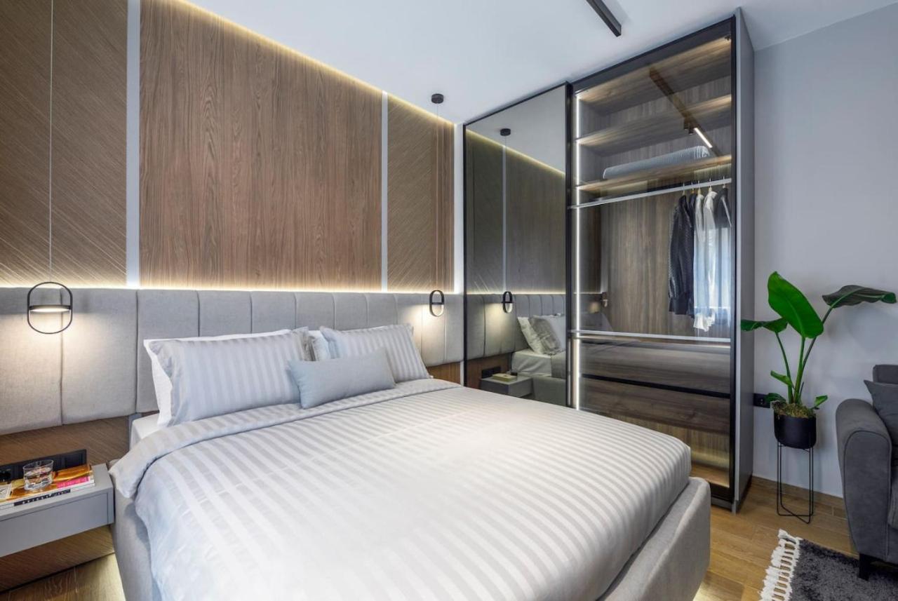 Apartment Aristotelian Virtues - Tharros