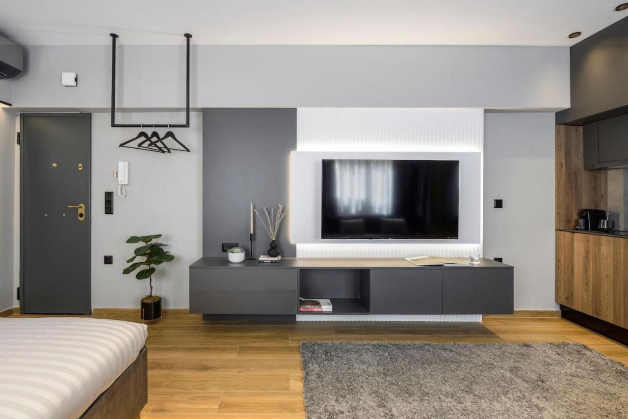 Aristotelian Virtues - Enkrateia Appartement *