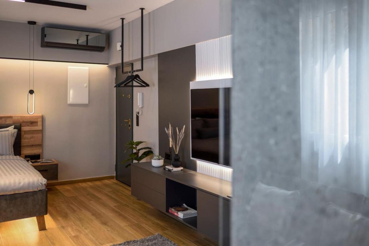 Aristotelian Virtues - Enkrateia Appartement