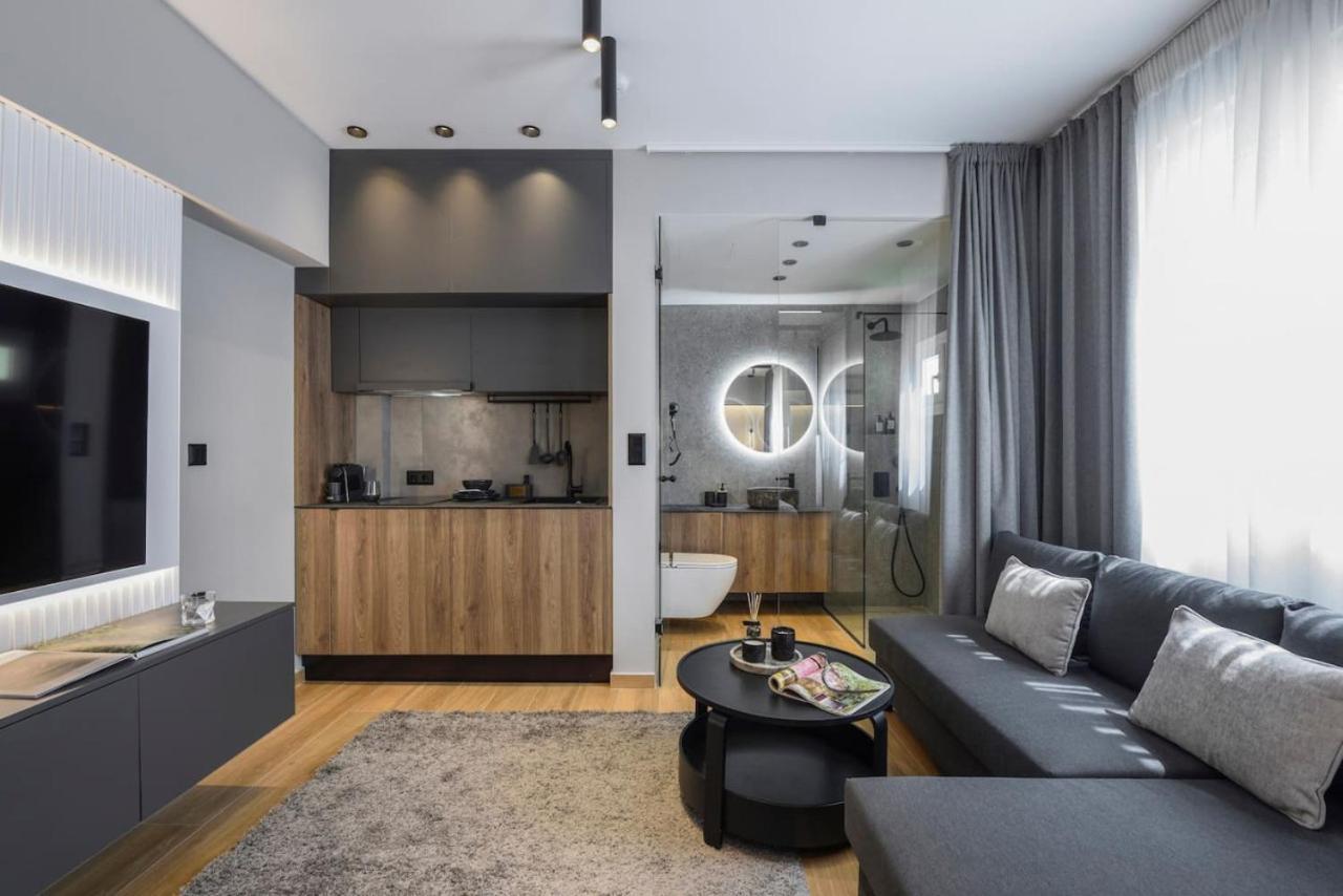 Aristotelian Virtues - Enkrateia Appartement *