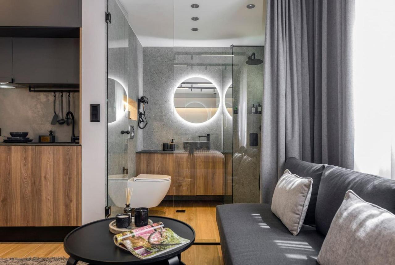 Aristotelian Virtues - Enkrateia Appartement *