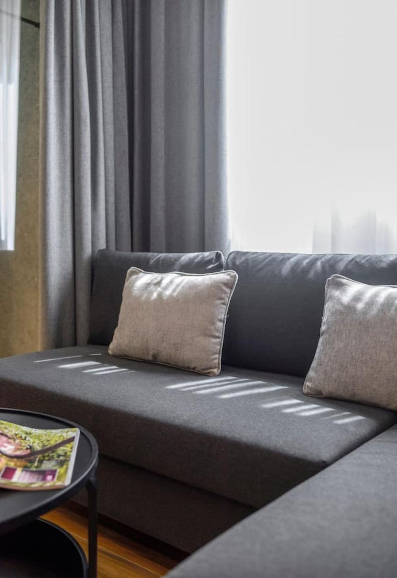 Aristotelian Virtues - Enkrateia Appartement