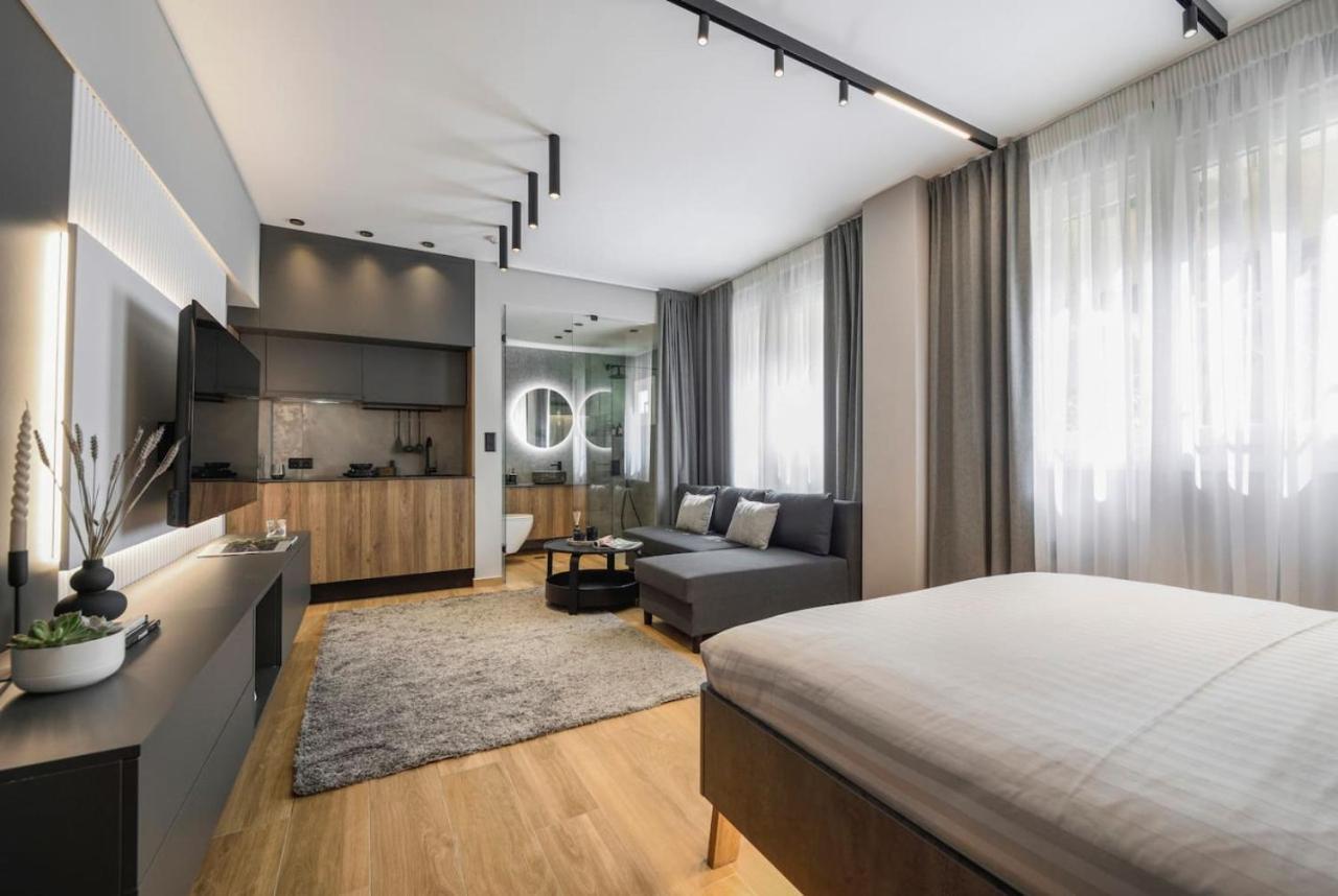 Aristotelian Virtues - Enkrateia Appartement Thessaloniki