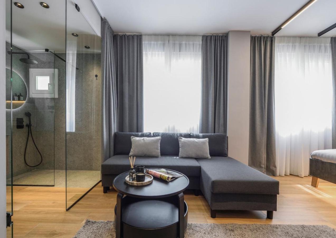 Aristotelian Virtues - Enkrateia Appartement