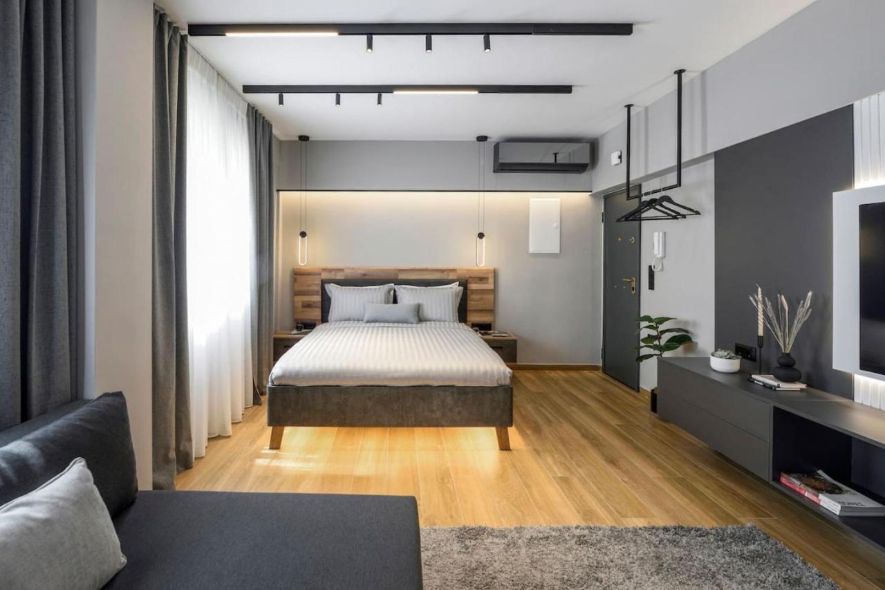 Aristotelian Virtues - Enkrateia Appartement *