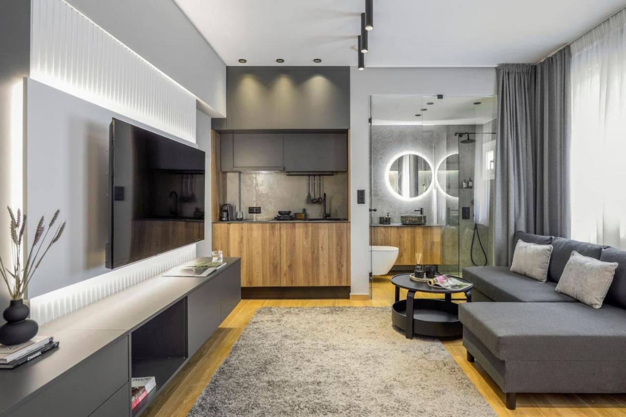 Aristotelian Virtues - Enkrateia Appartement *