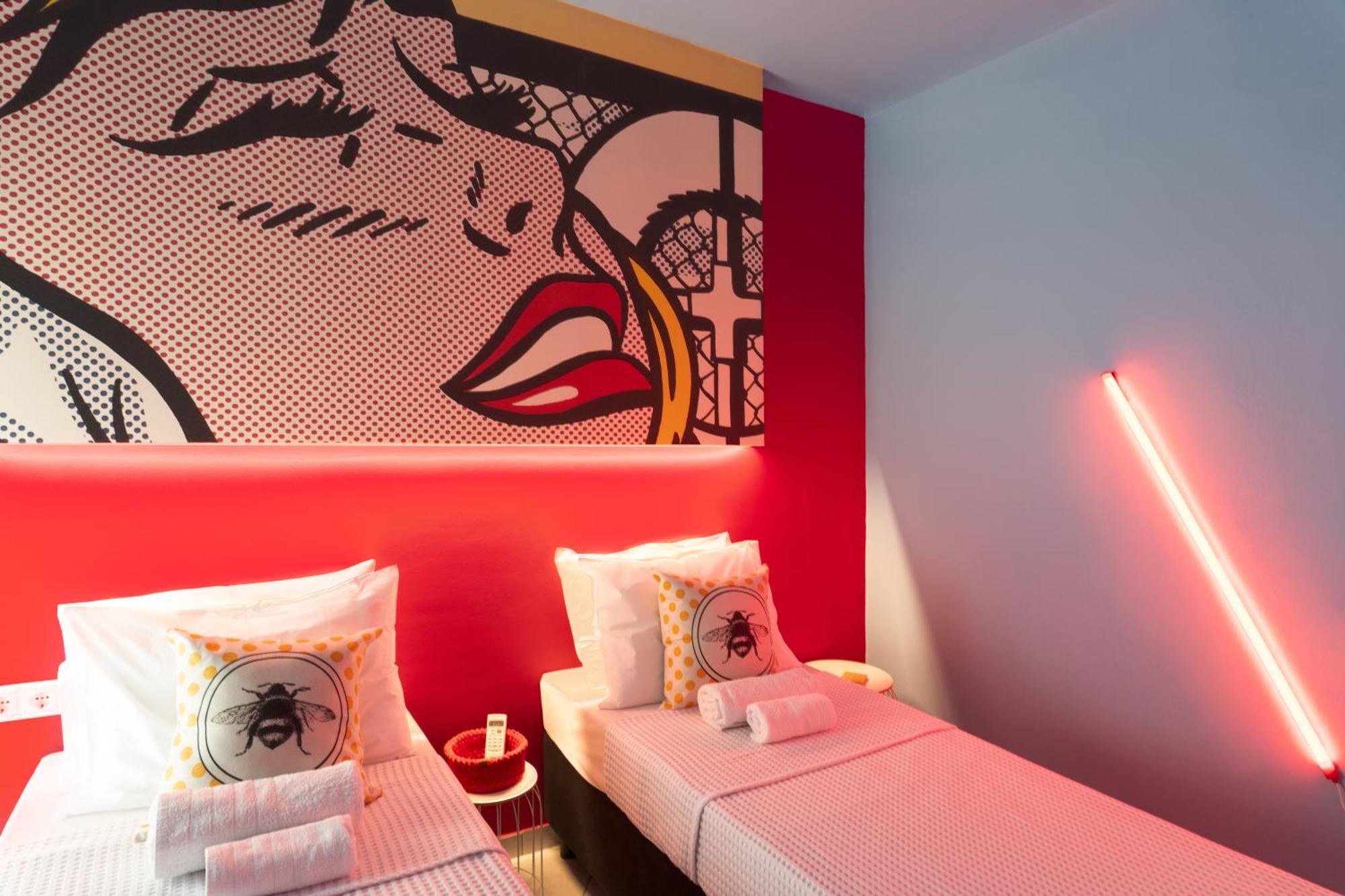The Muse Flat In Just A Few Steps Away From Museums And Helexpo Daire *