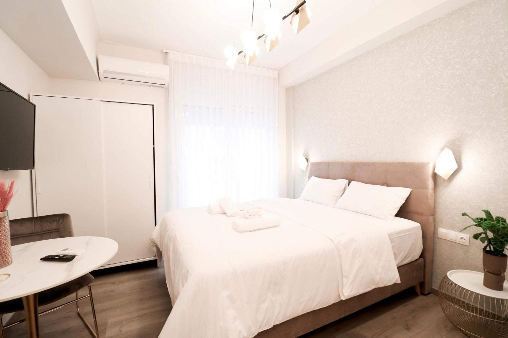 F & B Collection - Apartment *