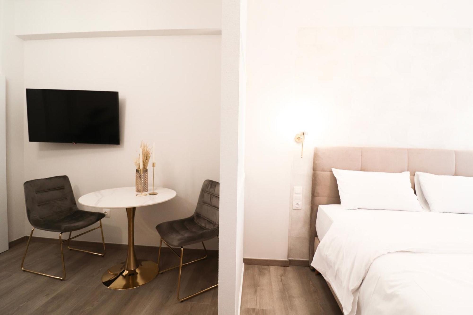 F & B Collection - Apartment *