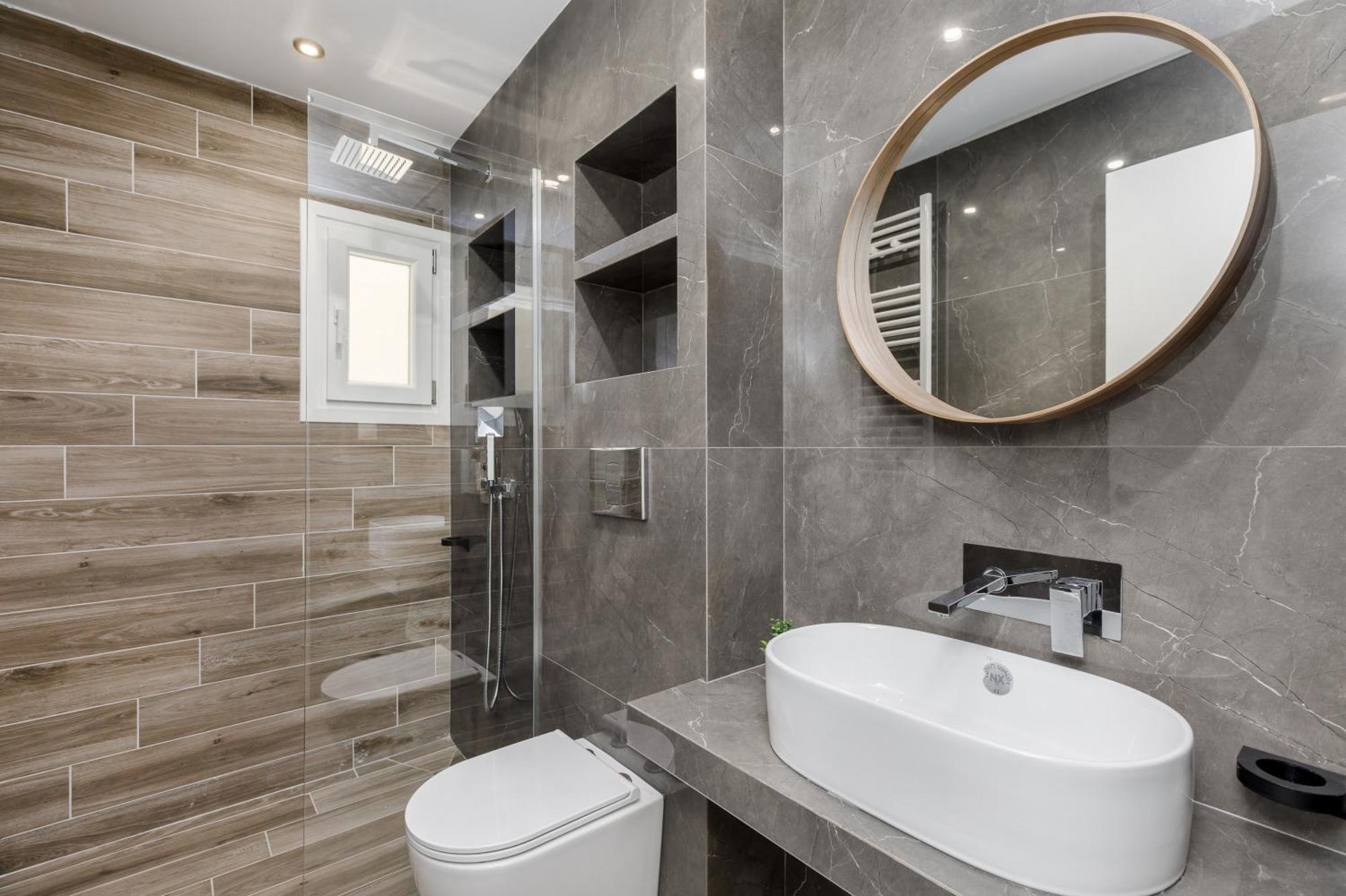 Moby By Halu!, Elegant In The Center Thessaloniki