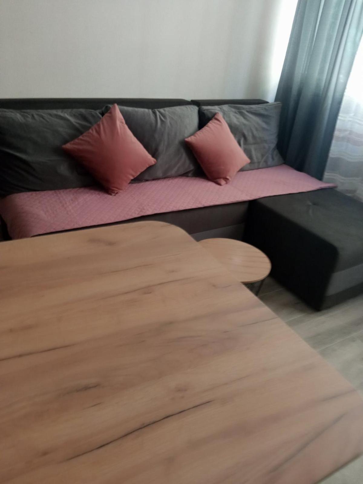 Căn hộ Polit Luxury Aprt 2 Bedrooms