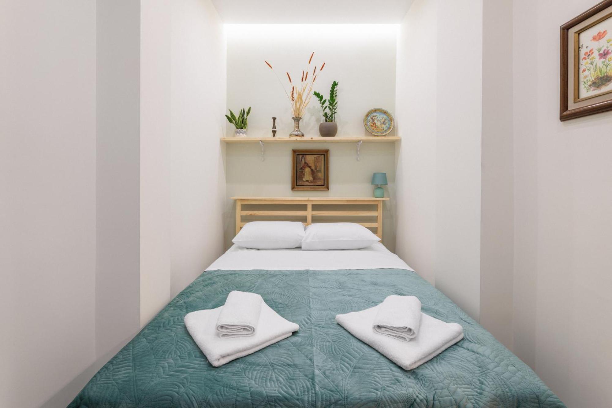 Navarinou Hideaway Apartment *