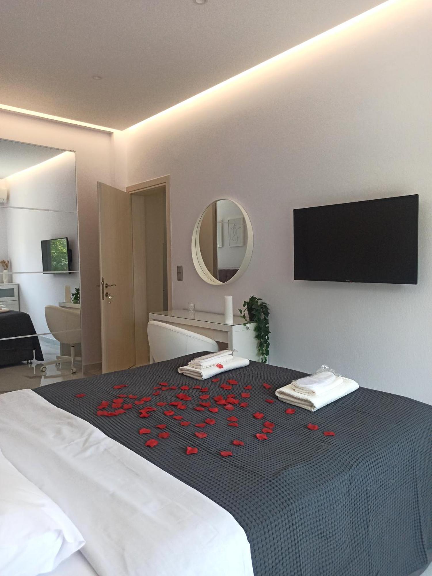 Athonos Secret Diamond Apartment *