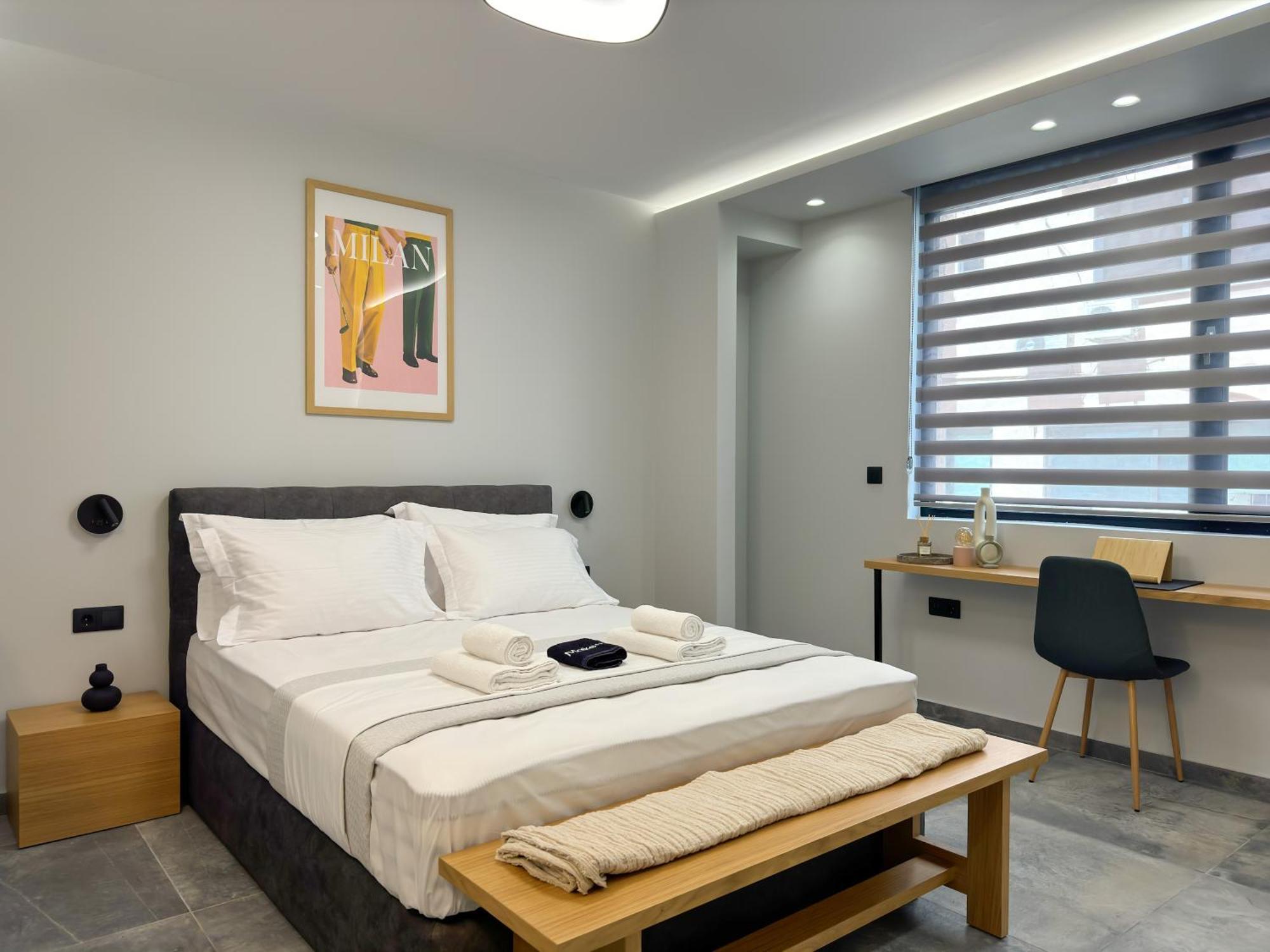 Luxury Downtown α6 Apartment