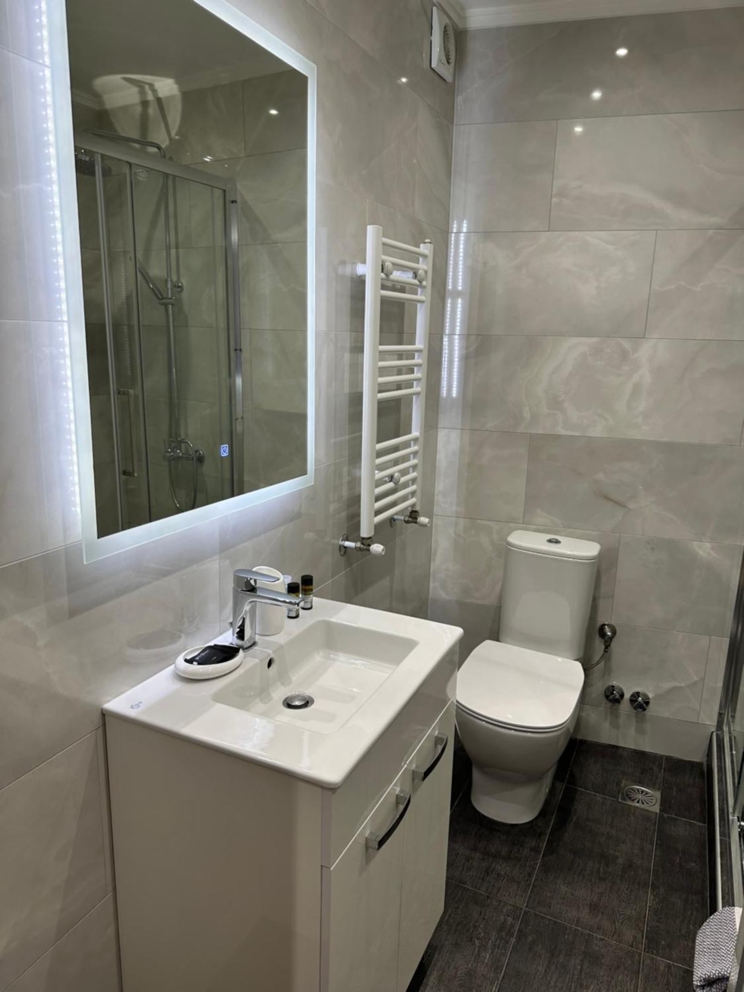 Prism Free Private Parking Apartment