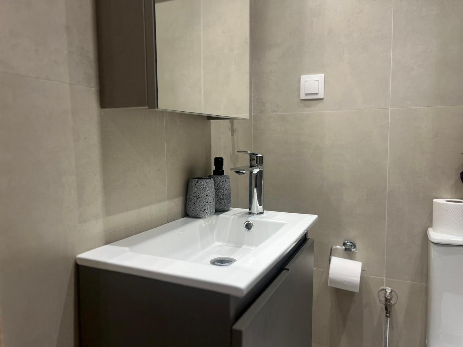 Căn hộ Kalvue 24 *